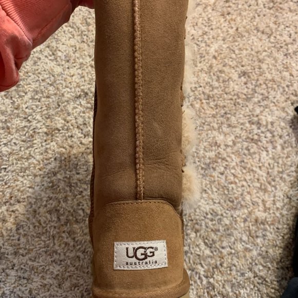 UGG Bailey Button Triplet Chestnut - Picture 6 of 10